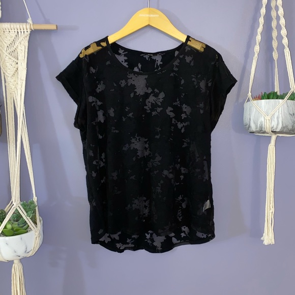 ❗️✨EVERYTHING MUST GO✨❗️MAKE AN OFFER- Apt 9 black mesh & flower print top - Picture 2 of 3